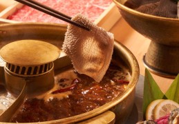火锅加盟店10大品牌都有哪些“火锅爱马仕”巴奴没海底捞懂赚钱